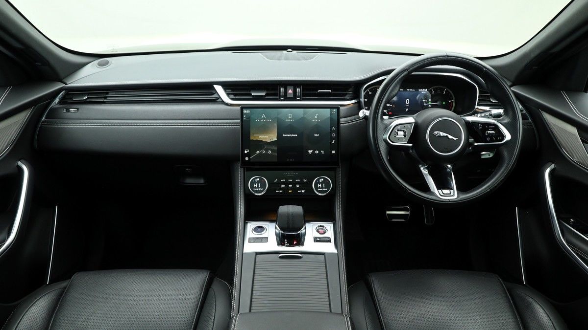 Jaguar F-PACE Image 14