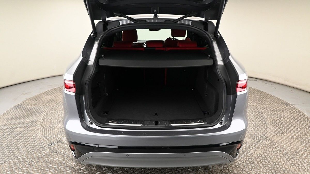 Jaguar F-PACE Image 9