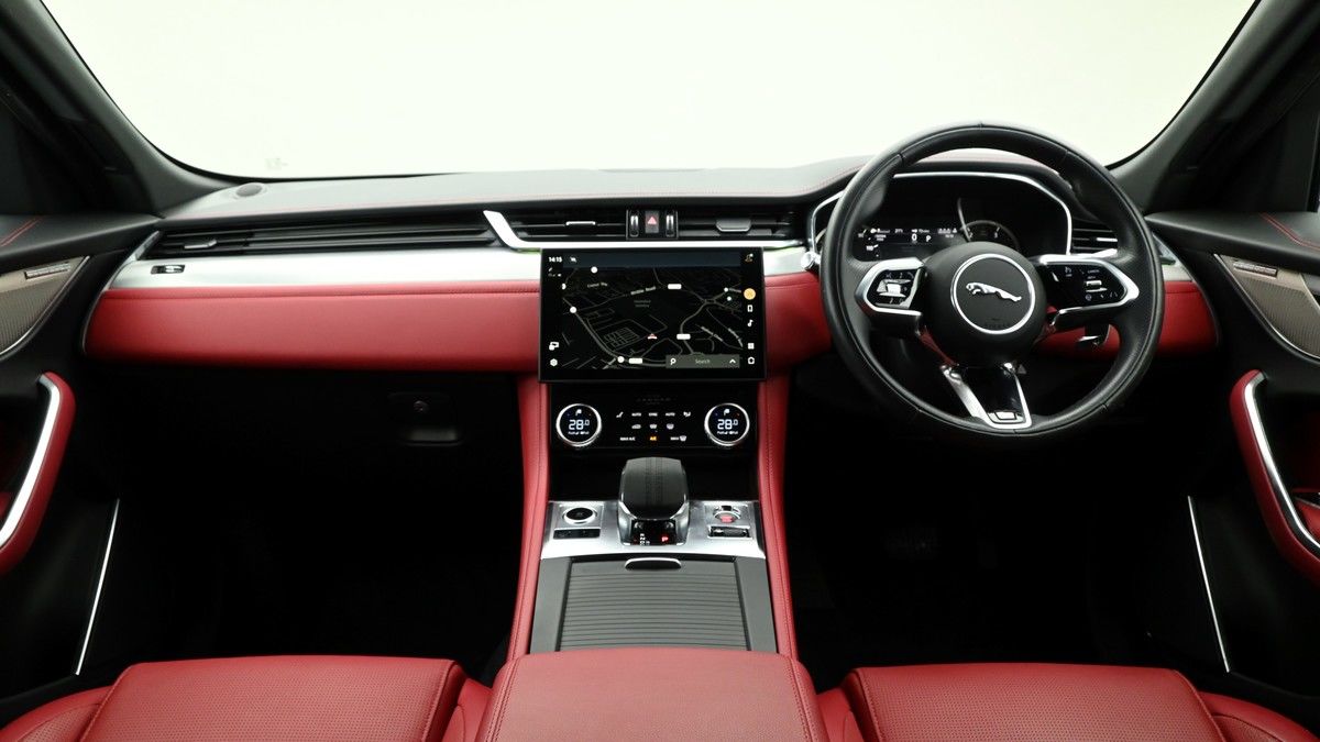 Jaguar F-PACE Image 13