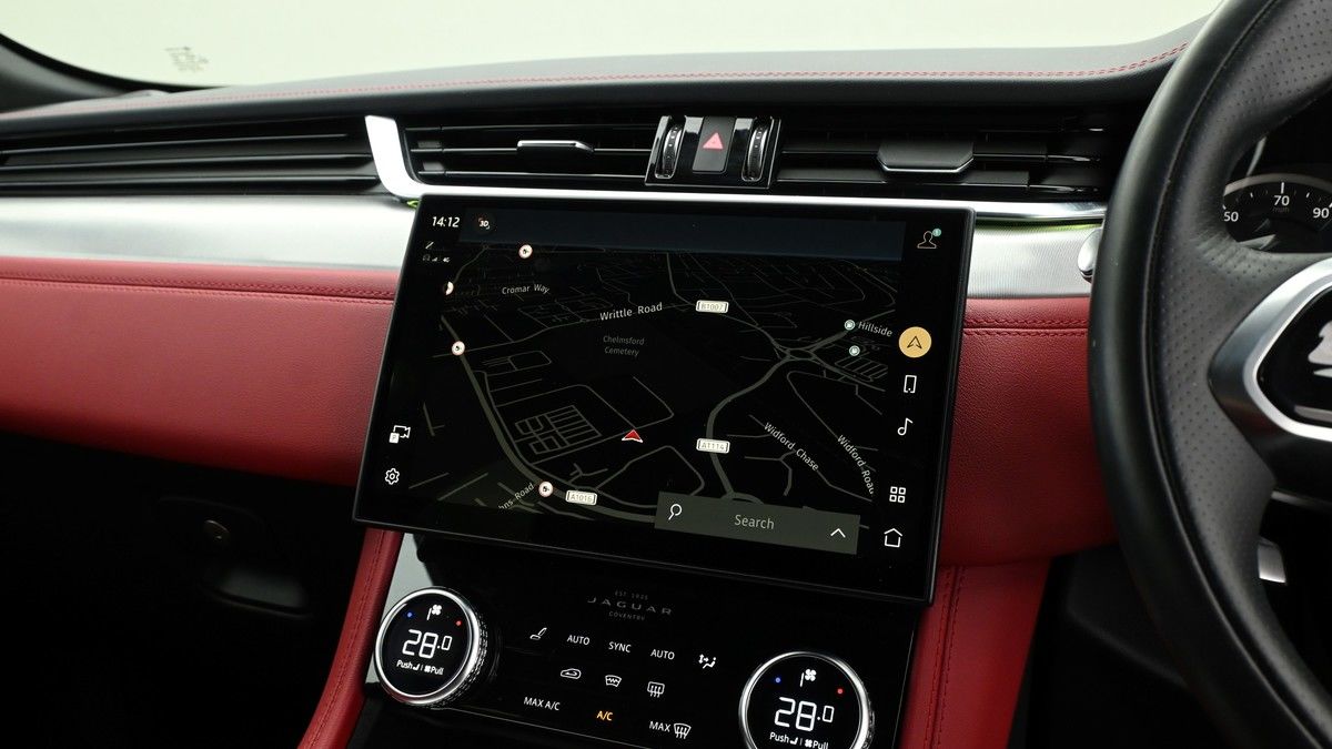 Jaguar F-PACE Image 10