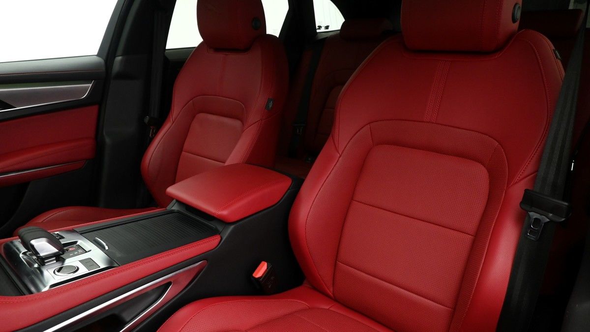 Jaguar F-PACE Image 3