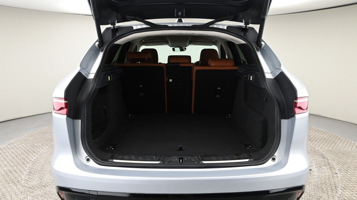 Jaguar F-PACE Image 10