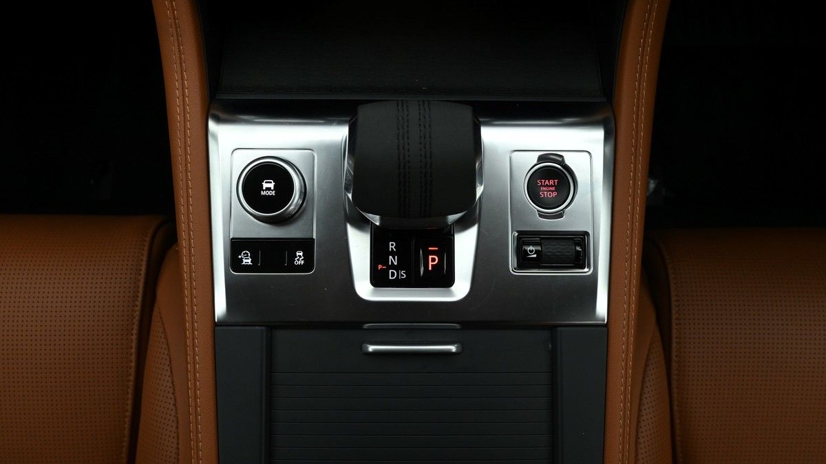 Jaguar F-PACE Image 2