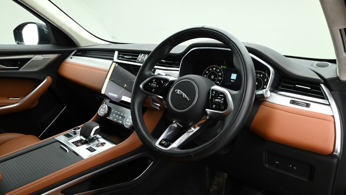 Jaguar F-PACE Image 3