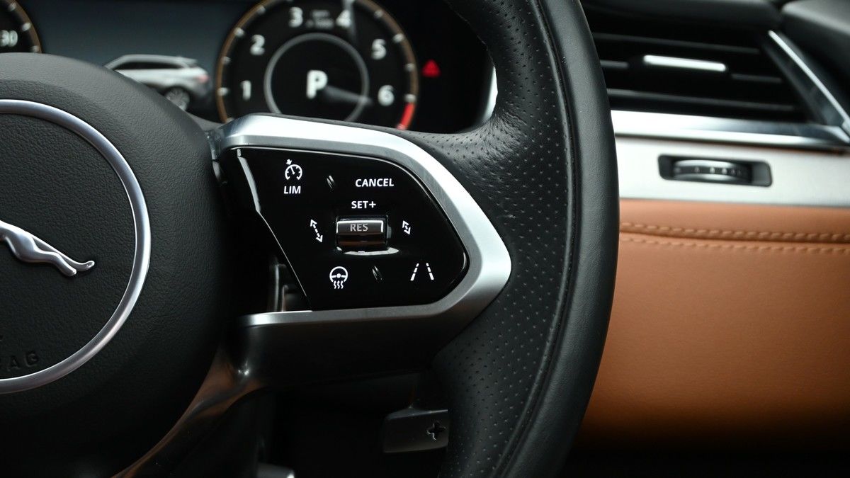 Jaguar F-PACE Image 15