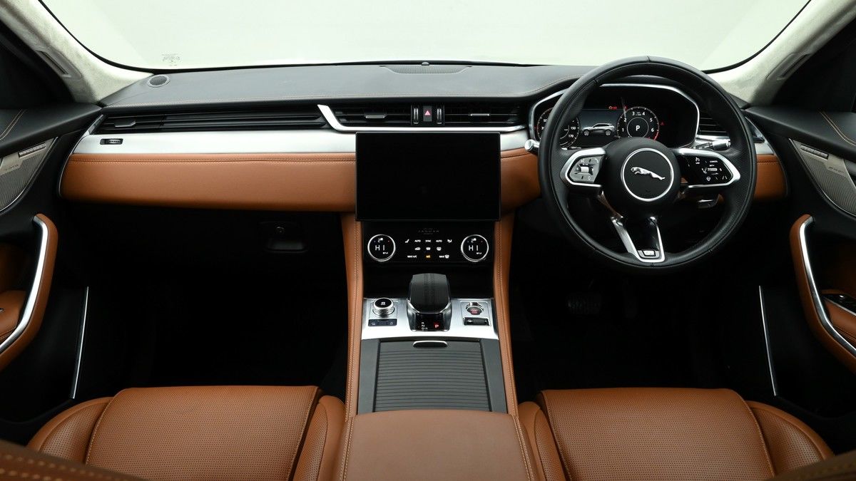 Jaguar F-PACE Image 16