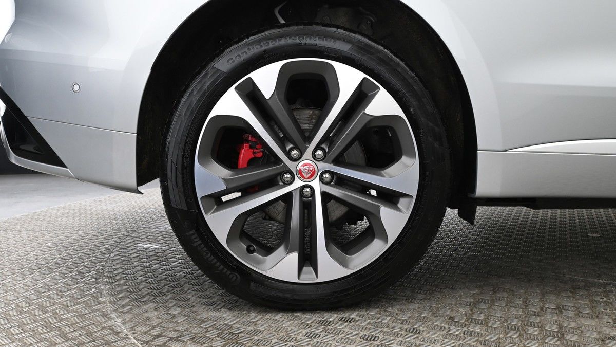 Jaguar F-PACE Image 9