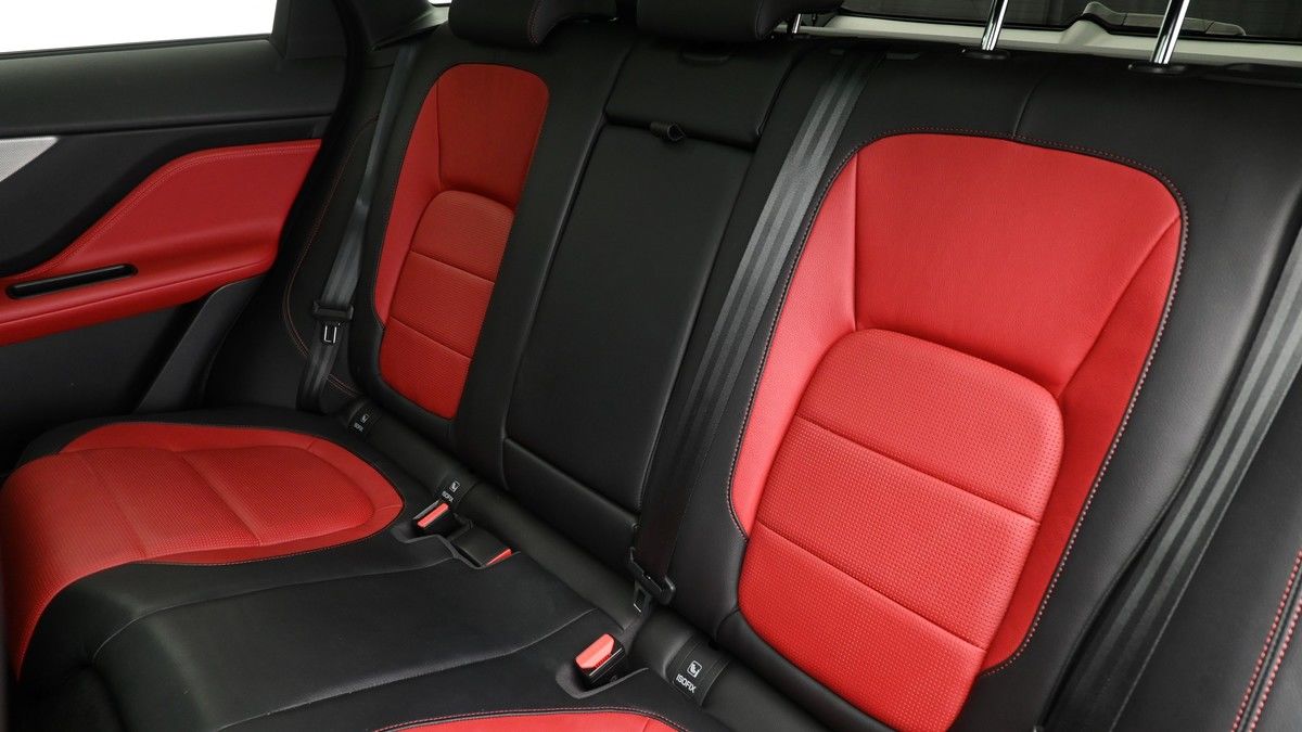 Jaguar F-PACE Image 5