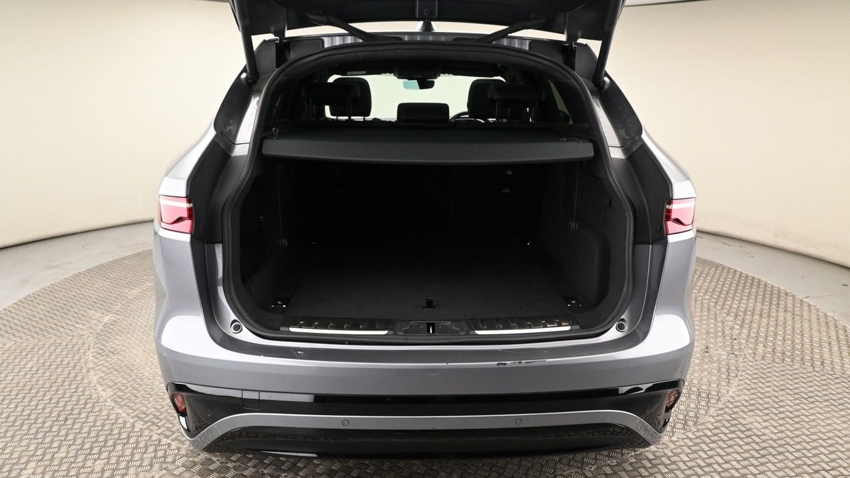 Jaguar F-PACE Image 10