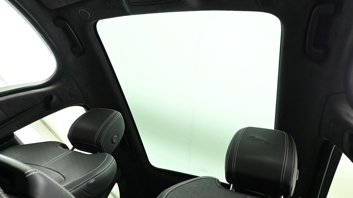 Jaguar F-PACE Image 2