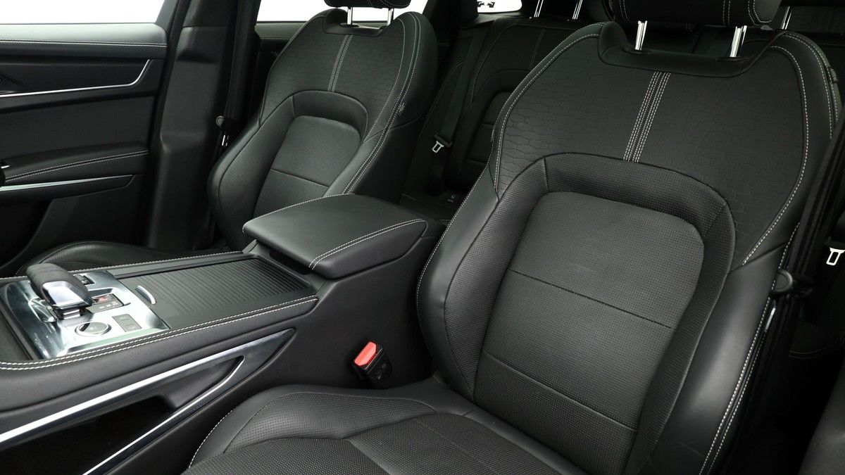 Jaguar F-PACE Image 4