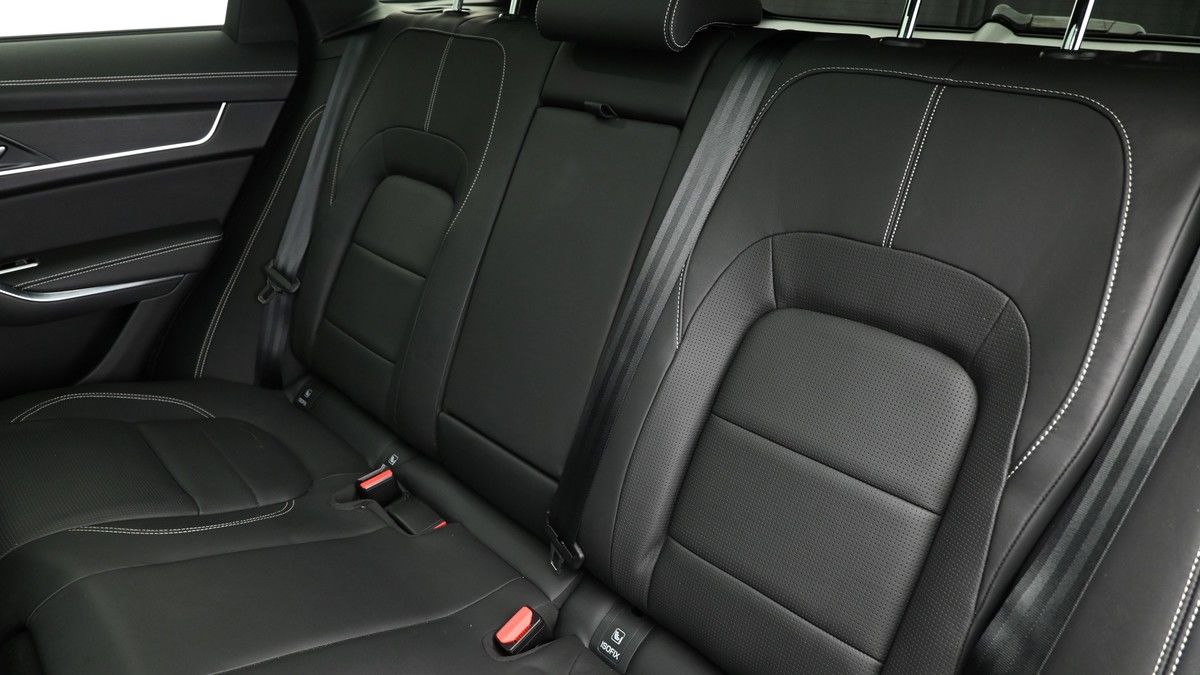 Jaguar F-PACE Image 5