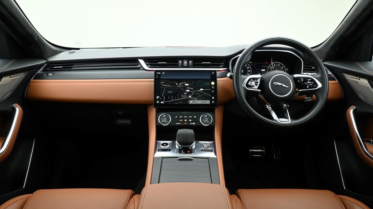 Jaguar F-PACE Image 14