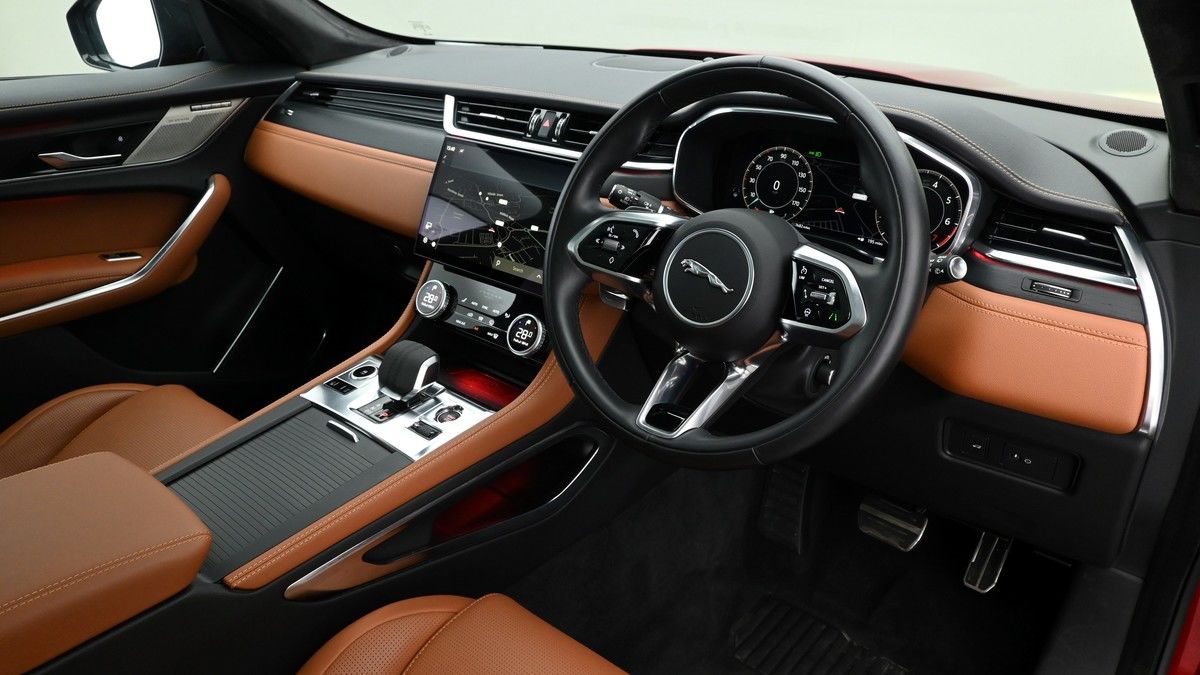 Jaguar F-PACE Image 3