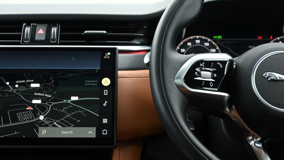 Jaguar F-PACE Image 15
