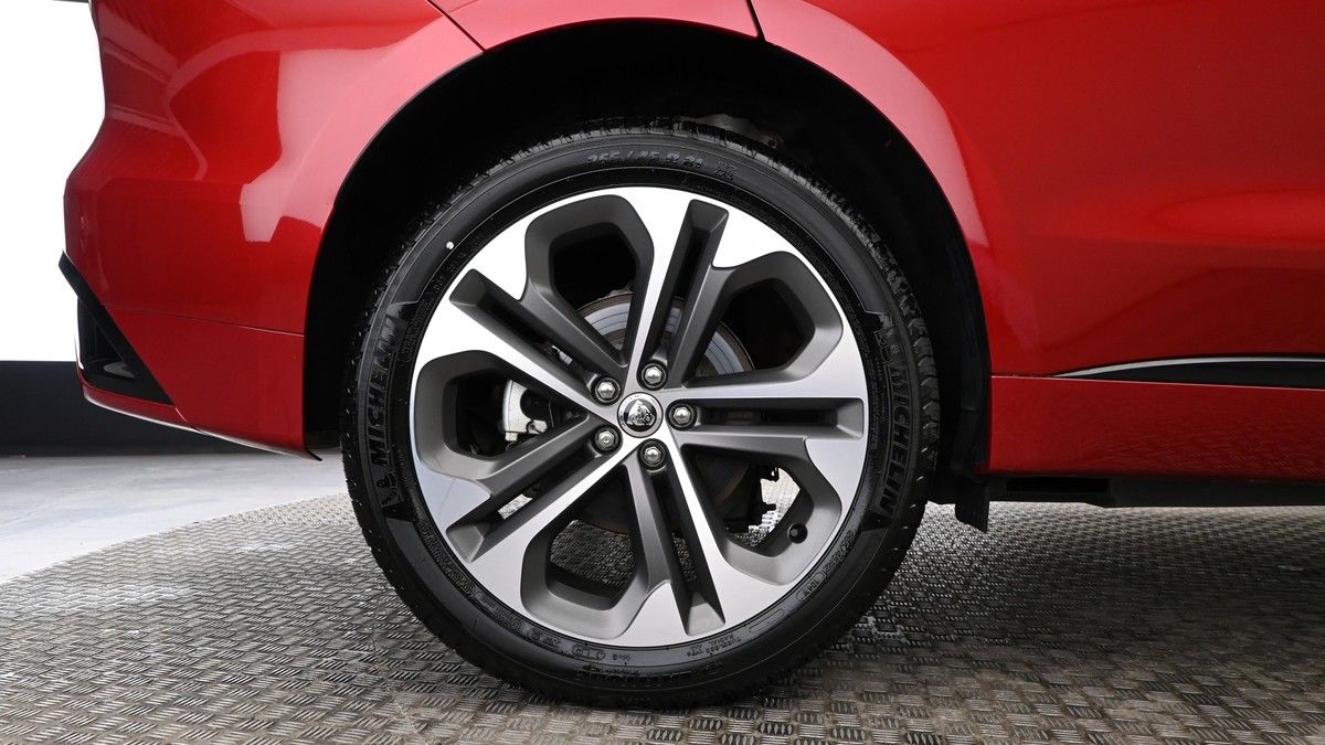 Jaguar F-PACE Image 9