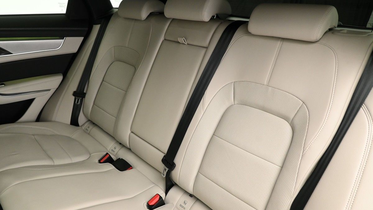 Jaguar F-PACE Image 5