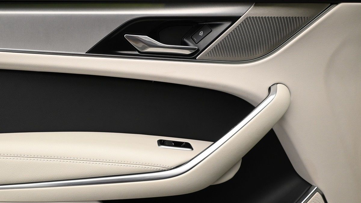Jaguar F-PACE Image 13