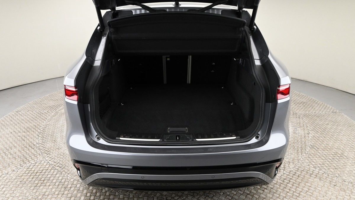 Jaguar F-PACE Image 10
