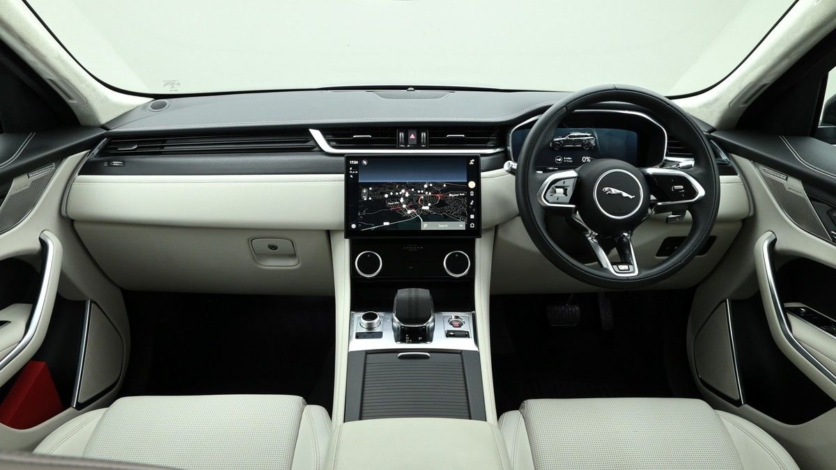 Jaguar F-PACE Image 14