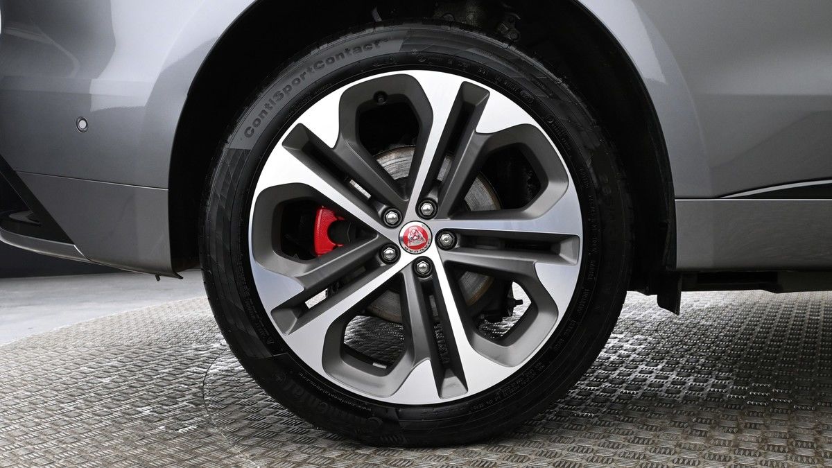 Jaguar F-PACE Image 9