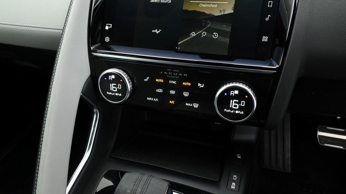 Jaguar E-PACE Image 12