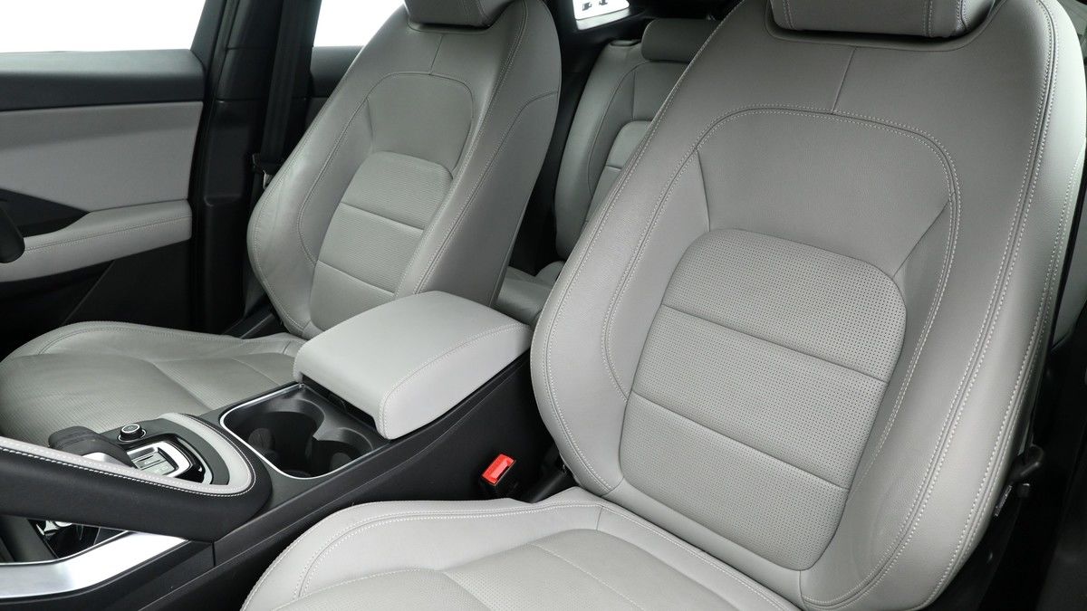Jaguar E-PACE Image 4