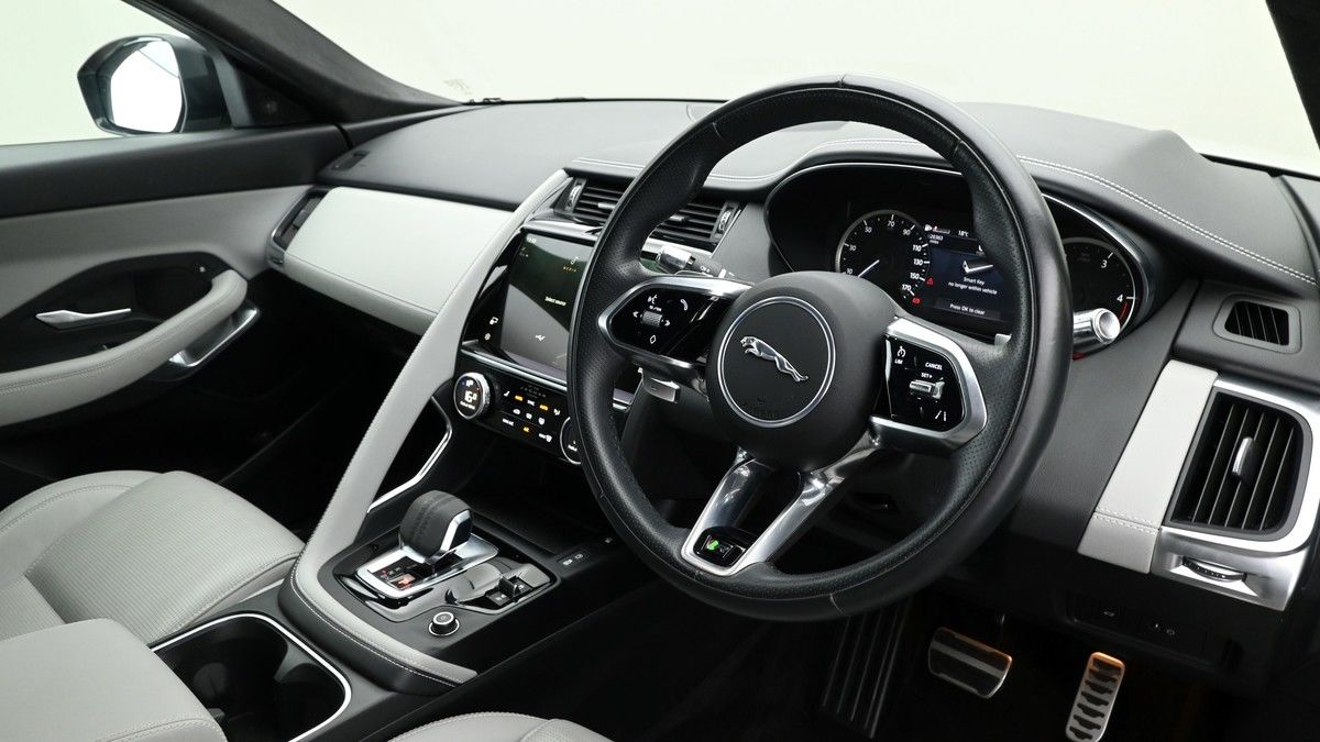 Jaguar E-PACE Image 3