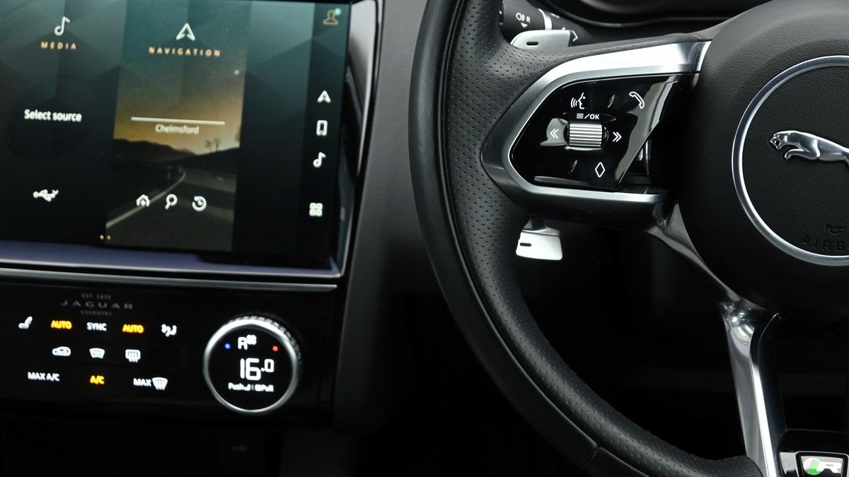 Jaguar E-PACE Image 15