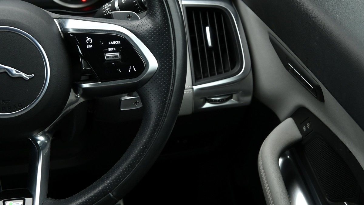 Jaguar E-PACE Image 16