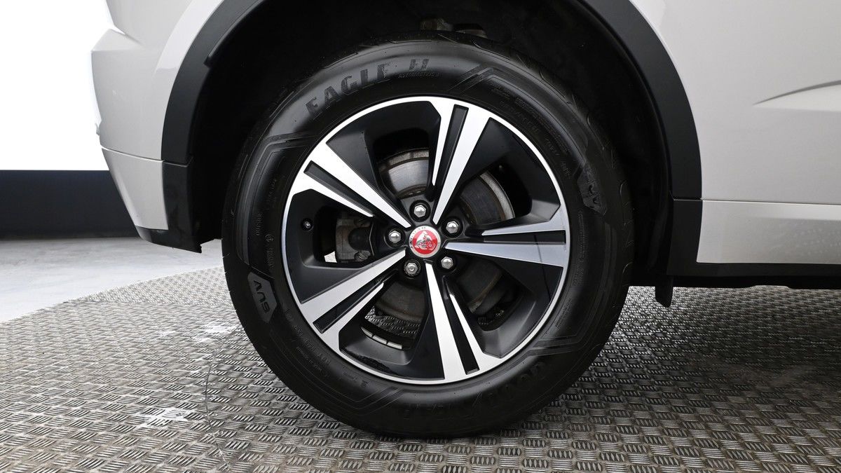 Jaguar E-PACE Image 9