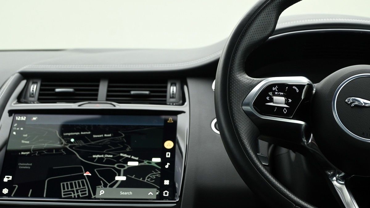 Jaguar E-PACE Image 15
