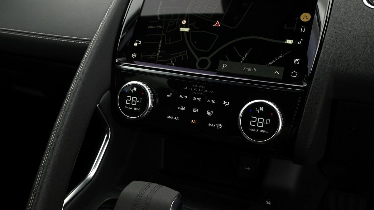 Jaguar E-PACE Image 11