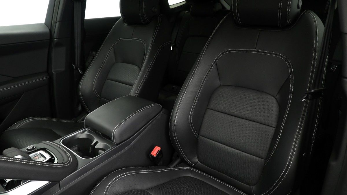 Jaguar E-PACE Image 3
