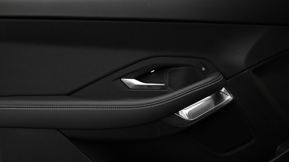 Jaguar E-PACE Image 12