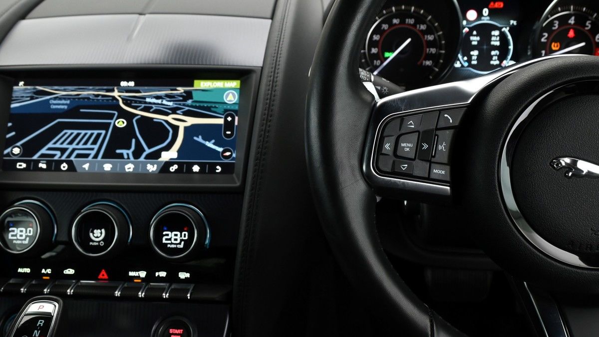 Jaguar F-Type Image 12