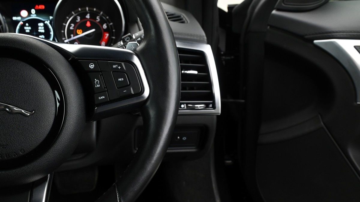 Jaguar F-Type Image 13