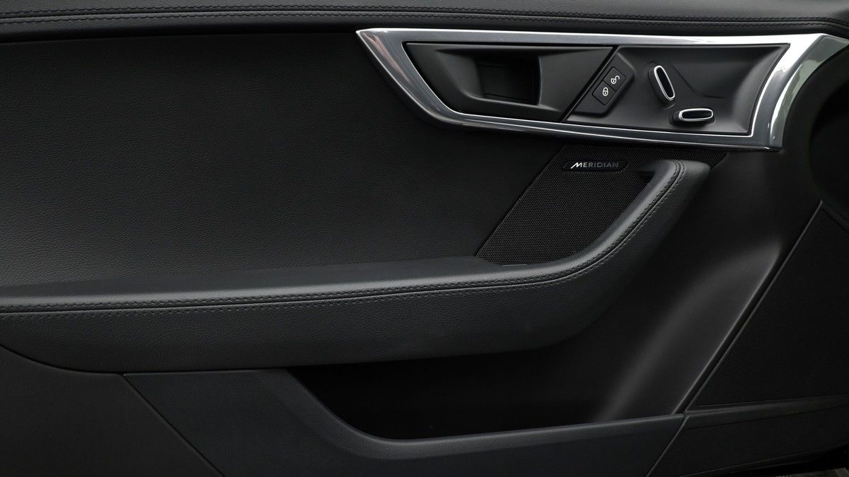 Jaguar F-Type Image 10