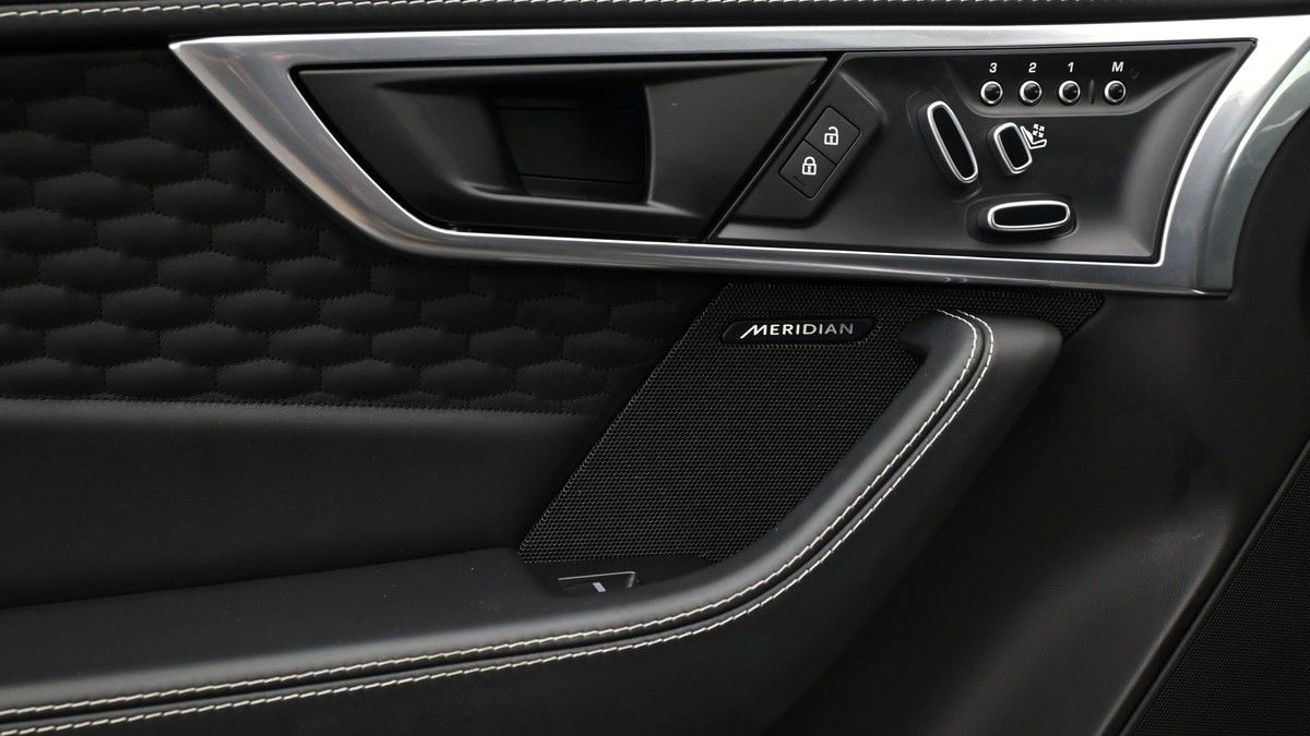 Jaguar F-Type Image 13