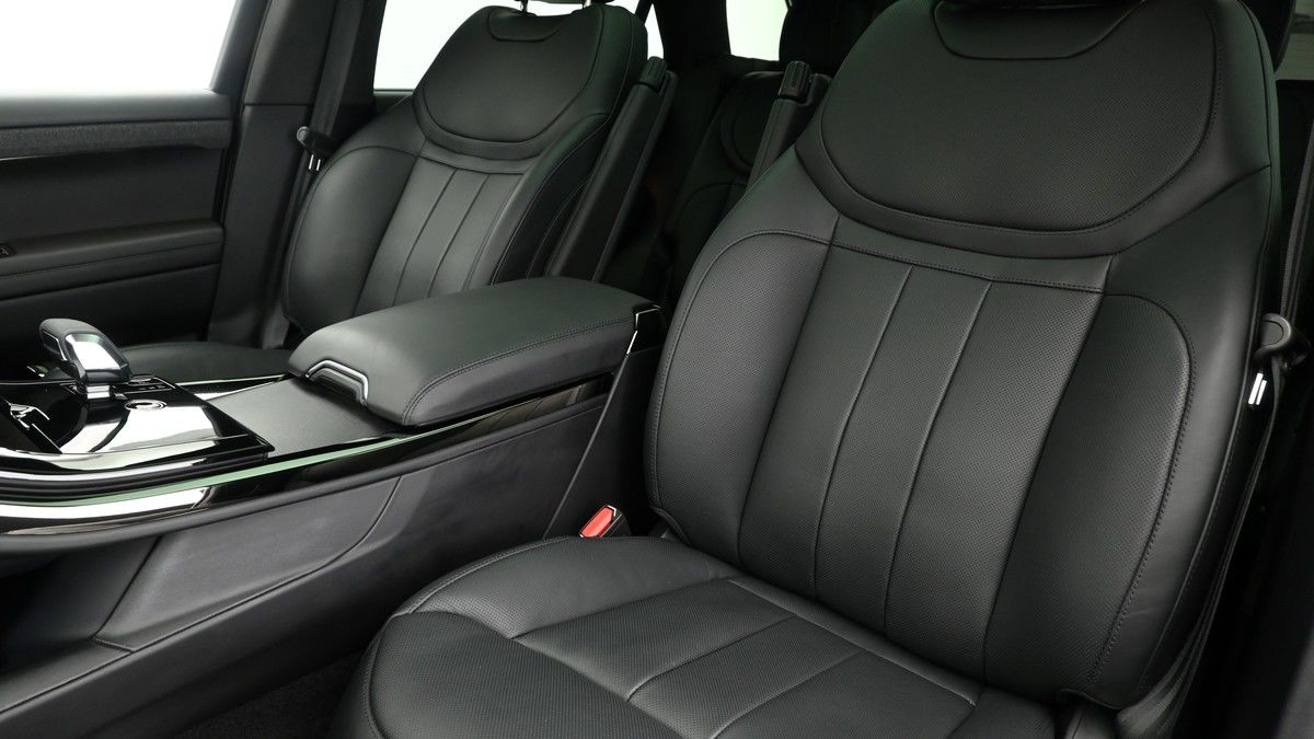 Land Rover Range Rover Sport Image 4