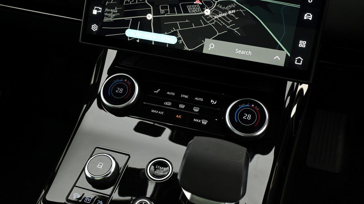 Land Rover Range Rover Sport Image 12