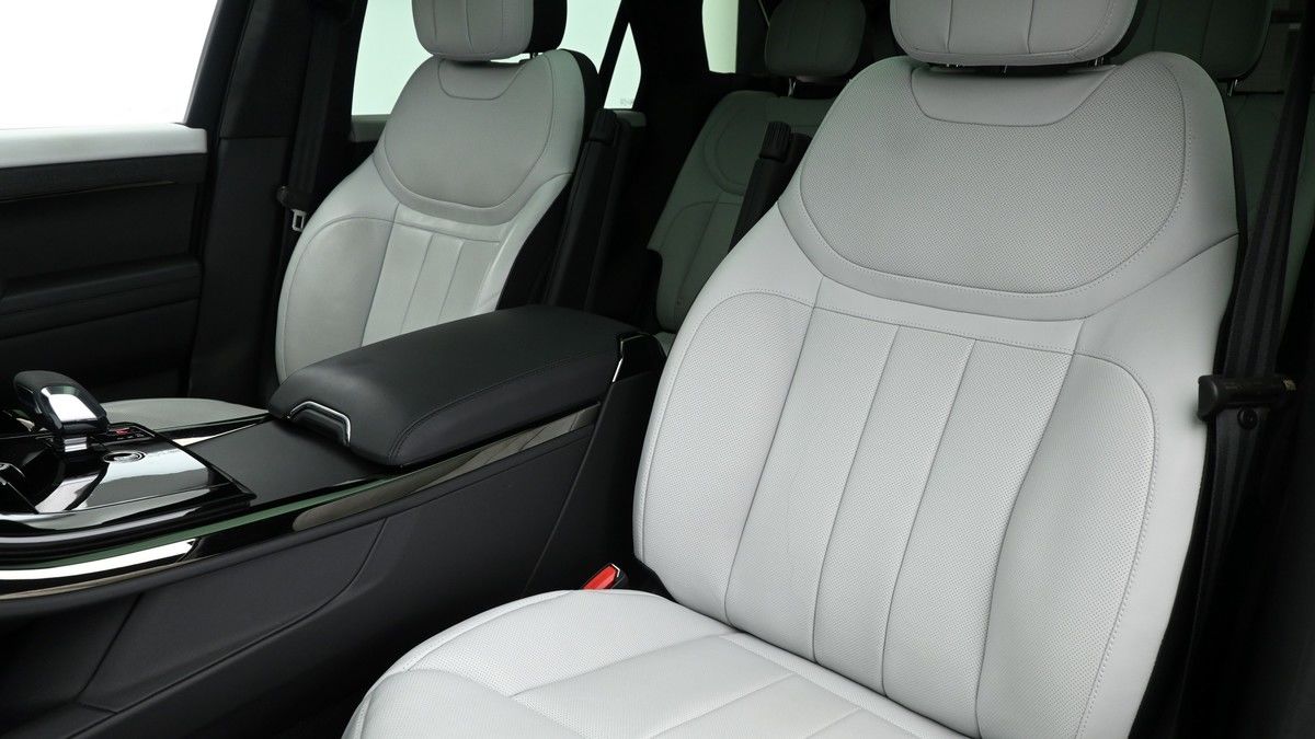 Land Rover Range Rover Sport Image 4