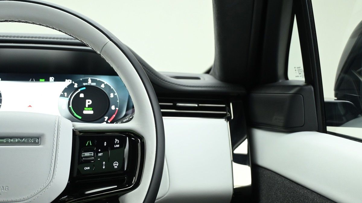 Land Rover Range Rover Sport Image 16