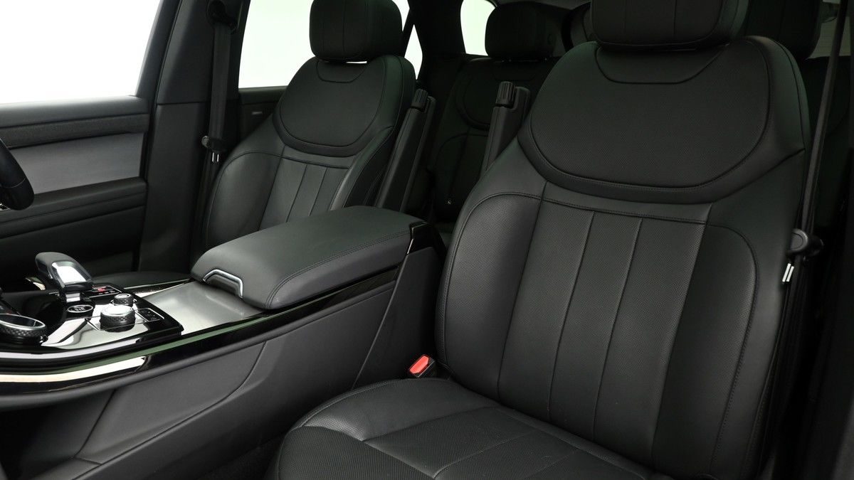 Land Rover Range Rover Sport Image 4