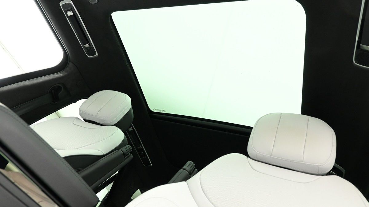 Land Rover Range Rover Sport Image 2