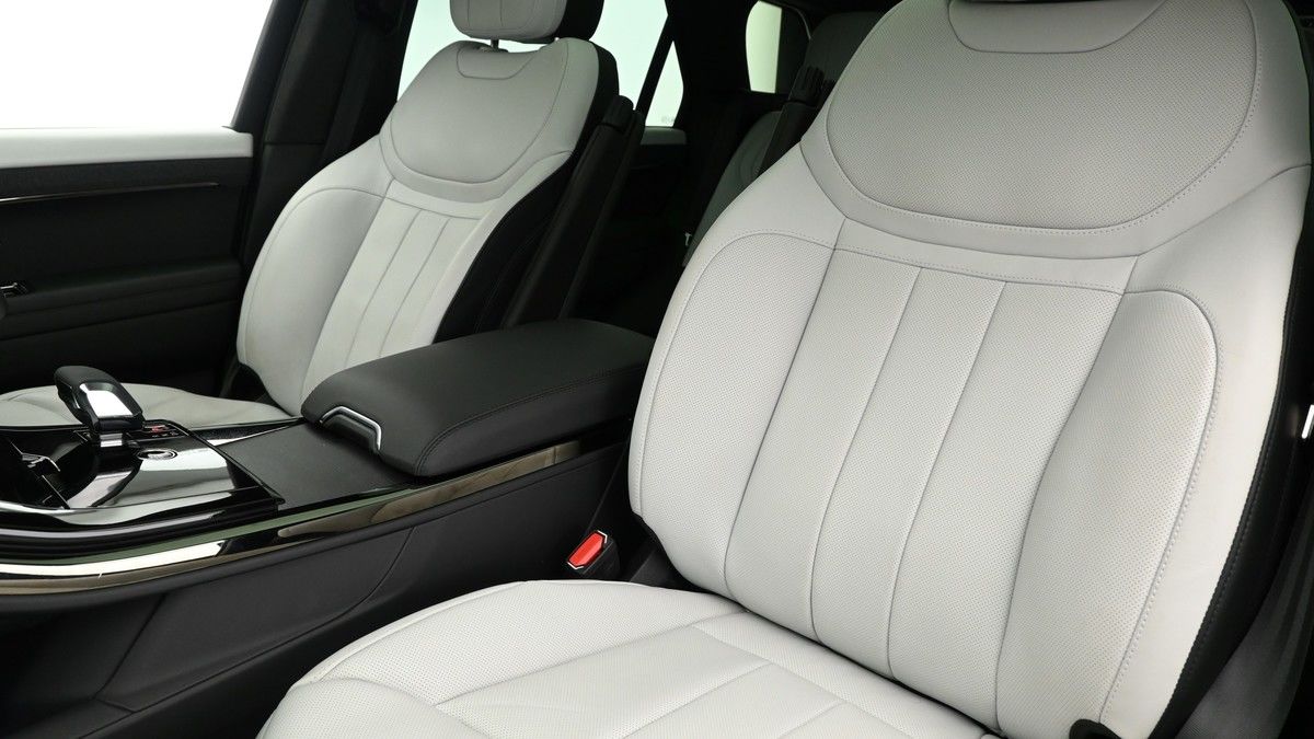 Land Rover Range Rover Sport Image 4
