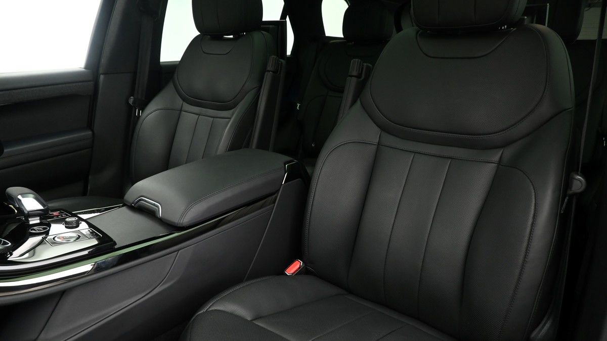 Land Rover Range Rover Sport Image 4