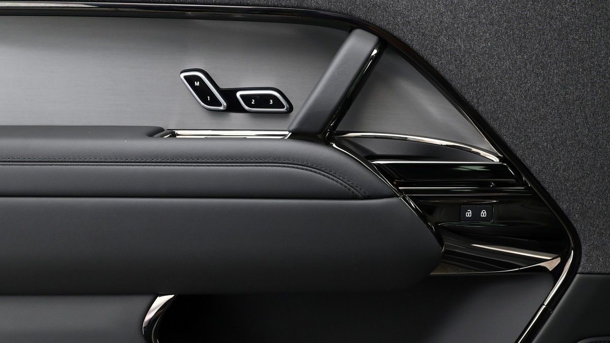 Land Rover Range Rover Sport Image 26