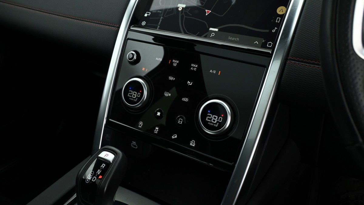 Land Rover Discovery Sport Image 12