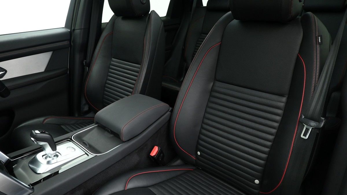 Land Rover Discovery Sport Image 4